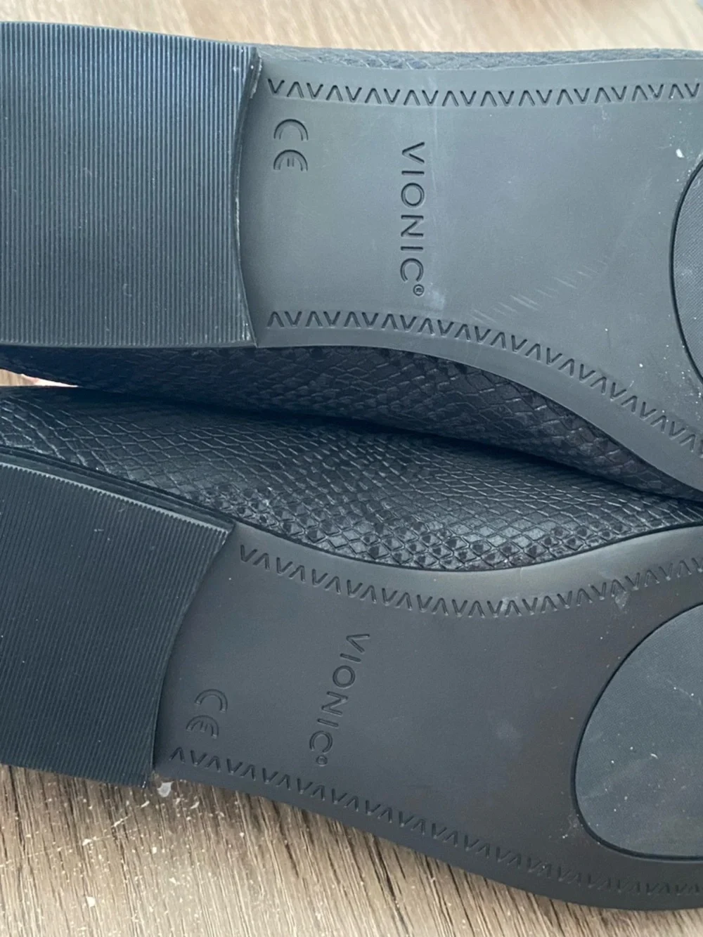 Vionic Willa II Black Leather Flat Snake Textured Slip-On Loafer size 9.5 - Picture 9 of 9